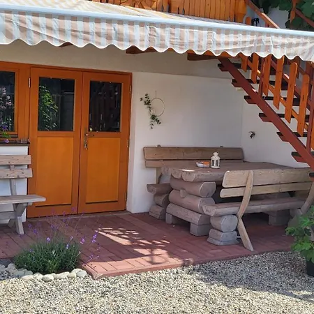 Privat Nika بيت ضيافة *